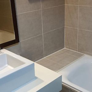 Deluxe 2 Single Beds